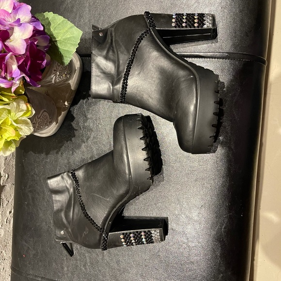 Custom Decorated Black Platform Boots 9 - Picture 7 of 13